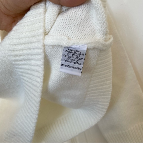 (NWT) Velvet and Heart white sweater - Picture 9 of 9